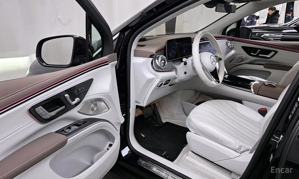 Фото 10 - Mercedes-Benz EQS