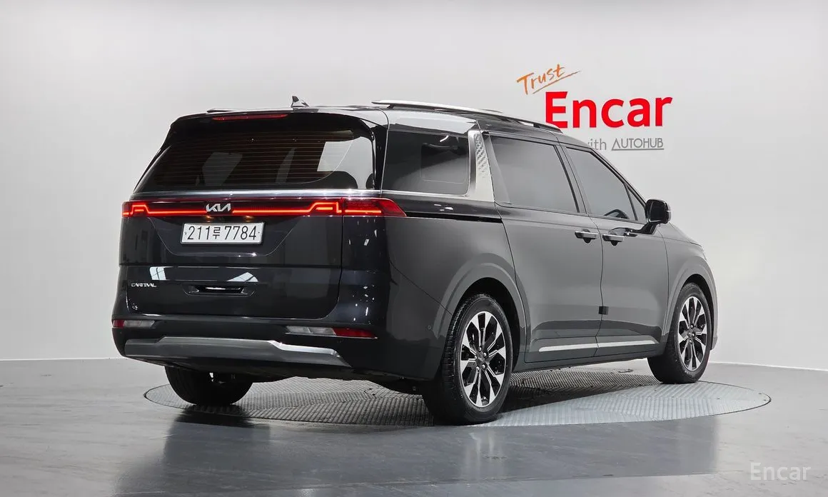 Фото 2 - Kia Carnival