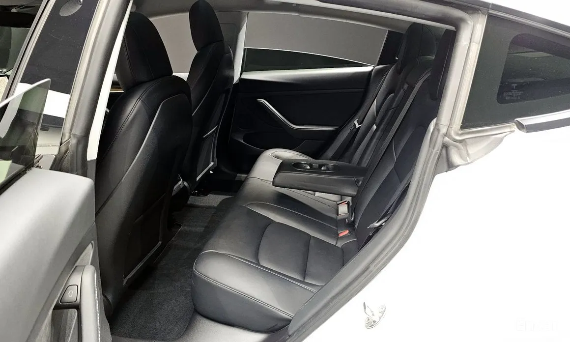 Фото 12 - Tesla Model 3