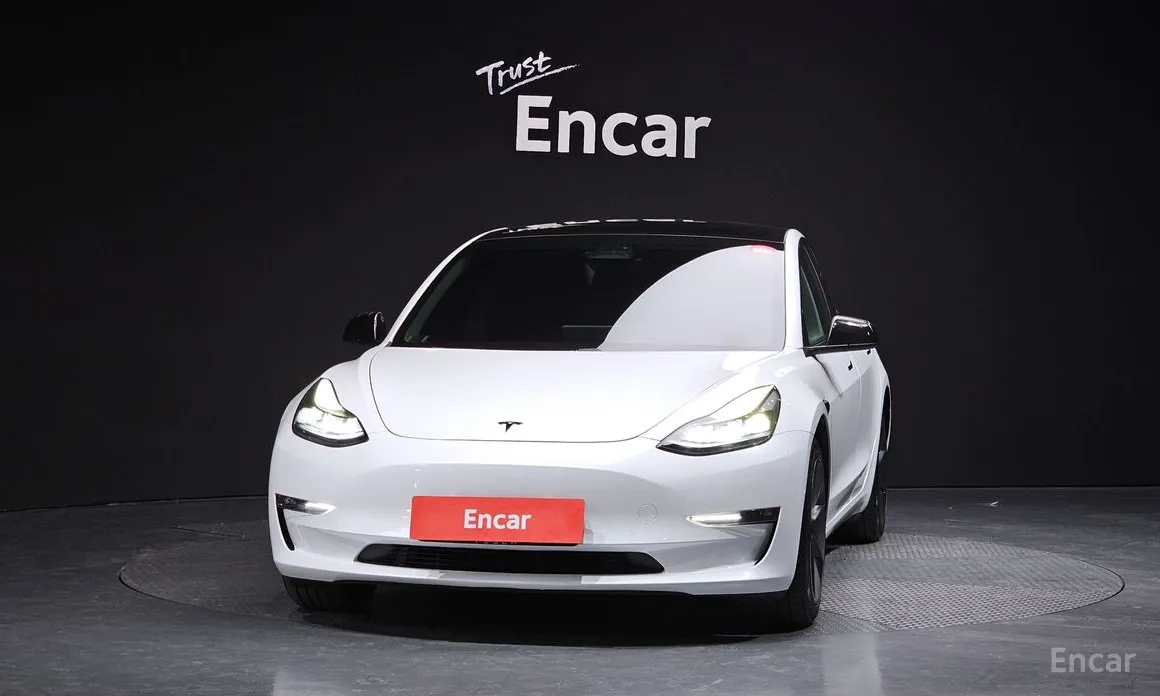 Фото 3 - Tesla Model 3