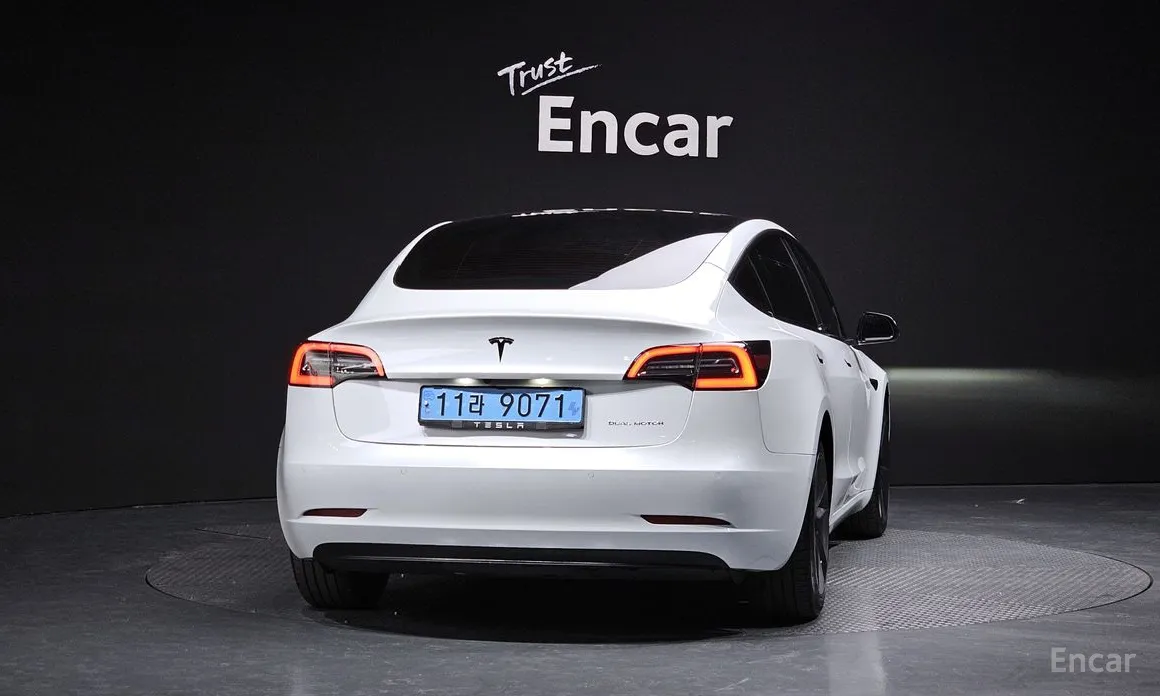 Фото 4 - Tesla Model 3