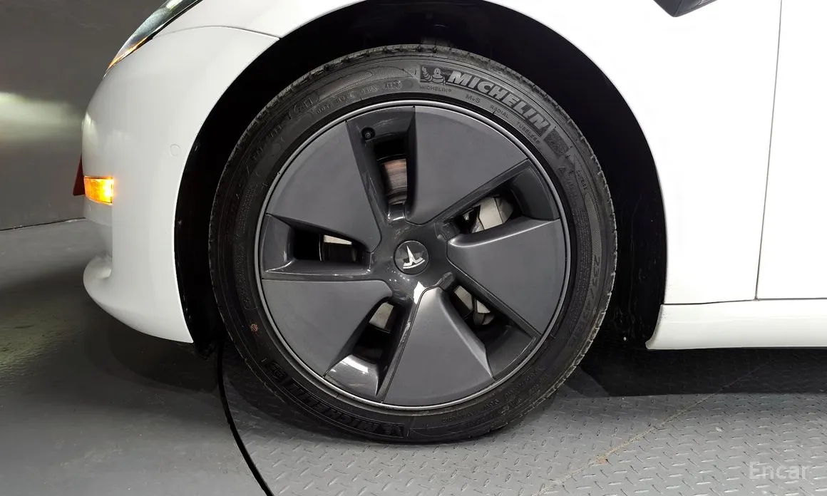 Фото 5 - Tesla Model 3