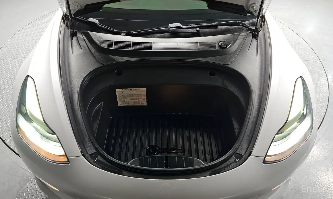Фото 6 - Tesla Model 3