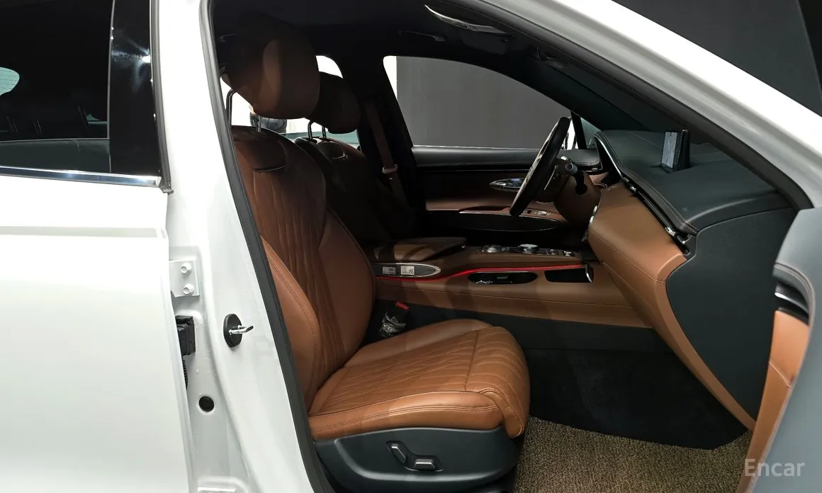 Фото 10 - Genesis GV70