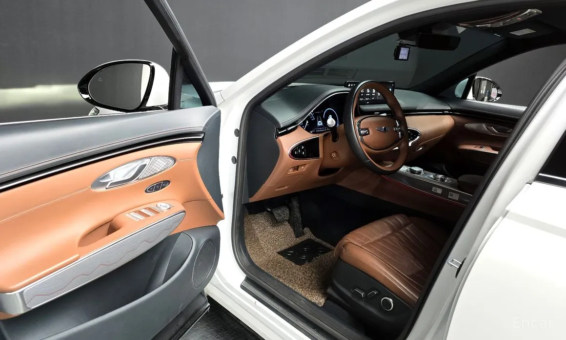 Фото 11 - Genesis GV70