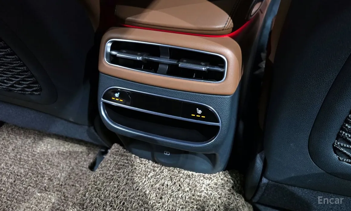 Фото 19 - Genesis GV70