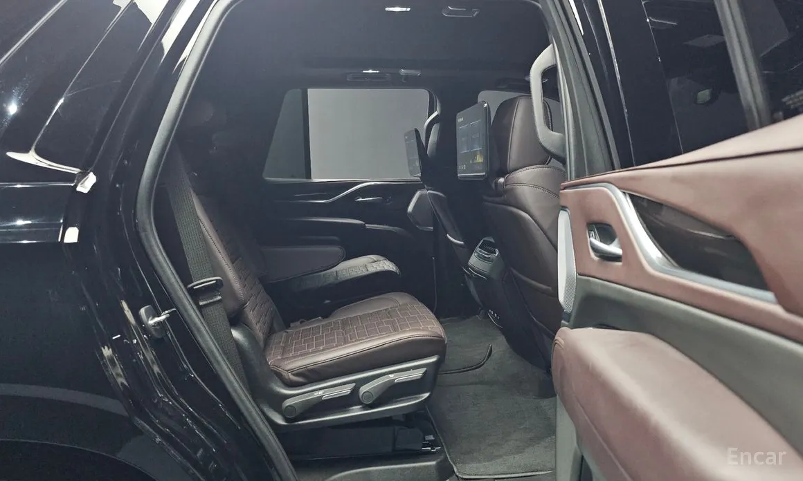 Фото 12 - Cadillac Escalade