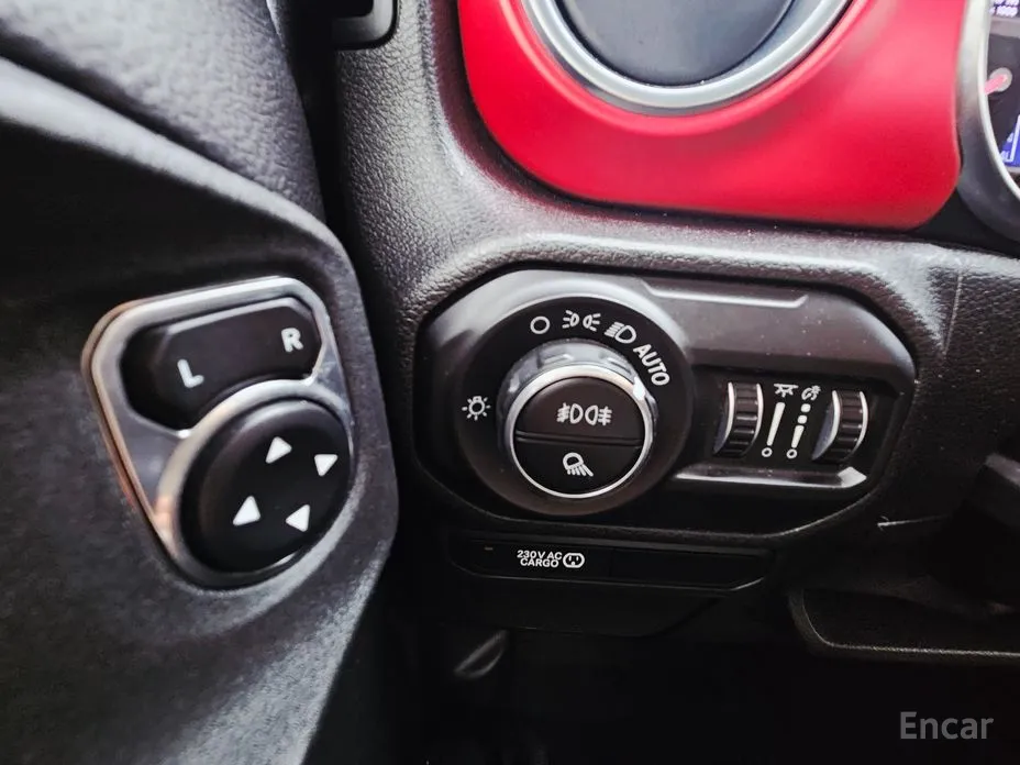 Фото 18 - Jeep Gladiator