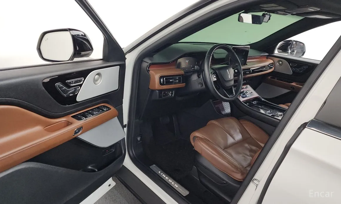 Фото 10 - Lincoln Aviator