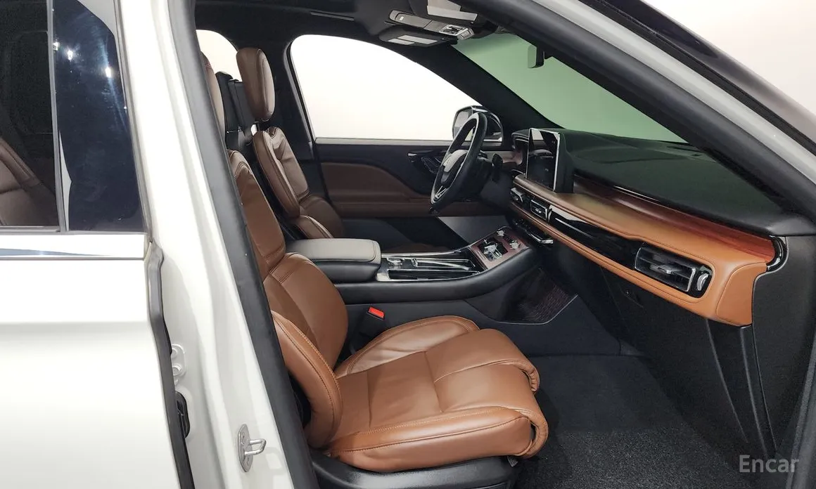 Фото 11 - Lincoln Aviator