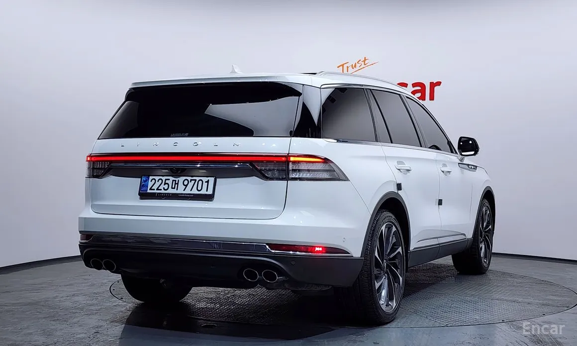 Фото 2 - Lincoln Aviator
