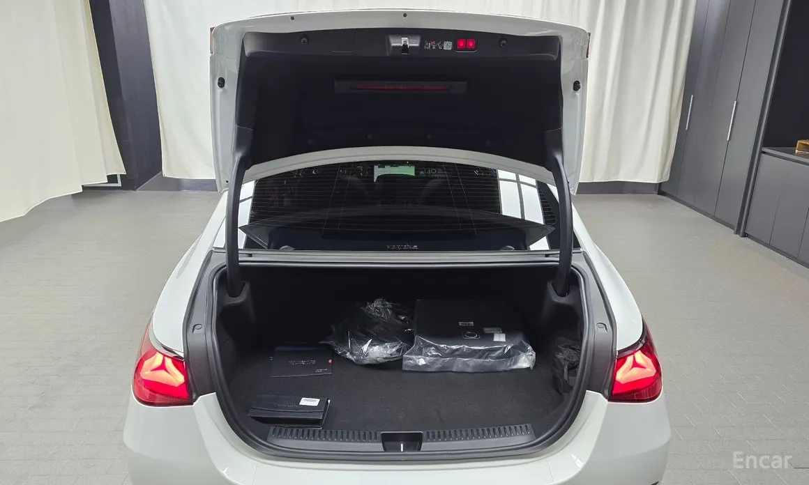 Фото 20 - Mercedes-Benz E-Class