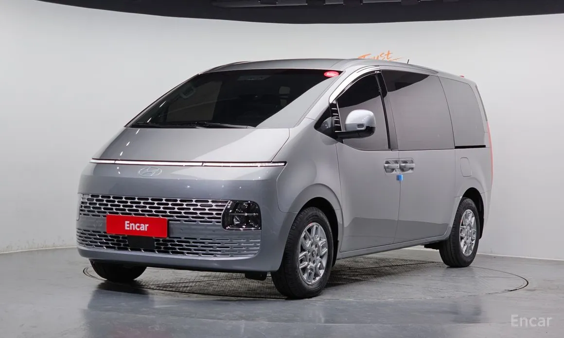 Фото 1 - Hyundai Staria