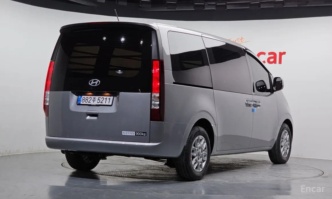 Фото 2 - Hyundai Staria