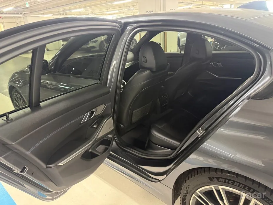 Photo 19 - BMW 3 Series