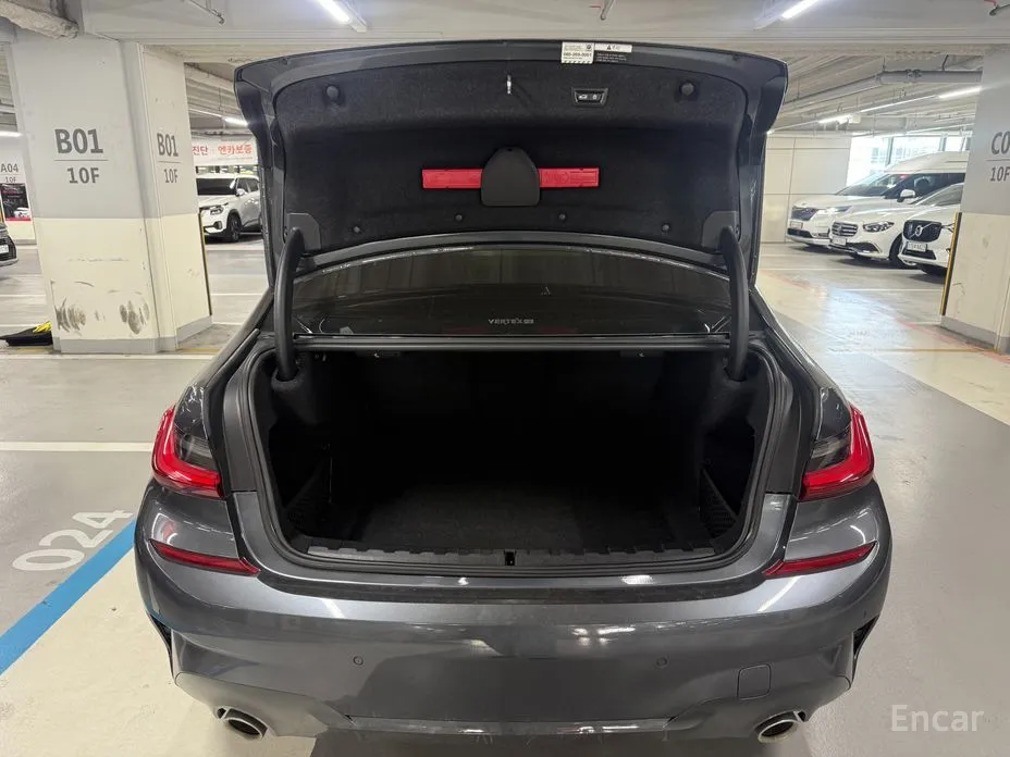 Photo 20 - BMW 3 Series