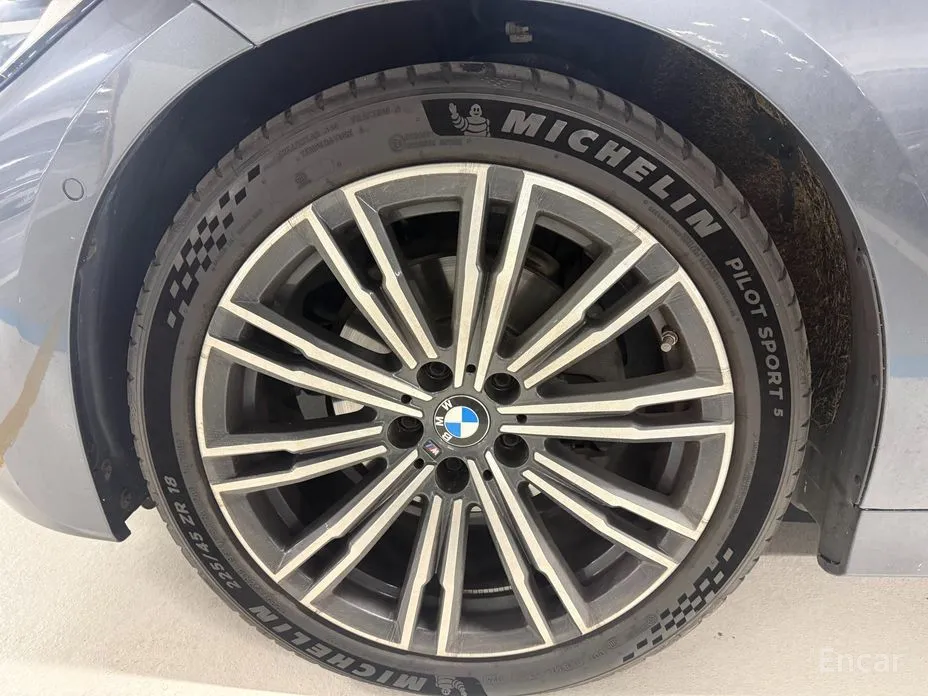 Photo 5 - BMW 3 Series