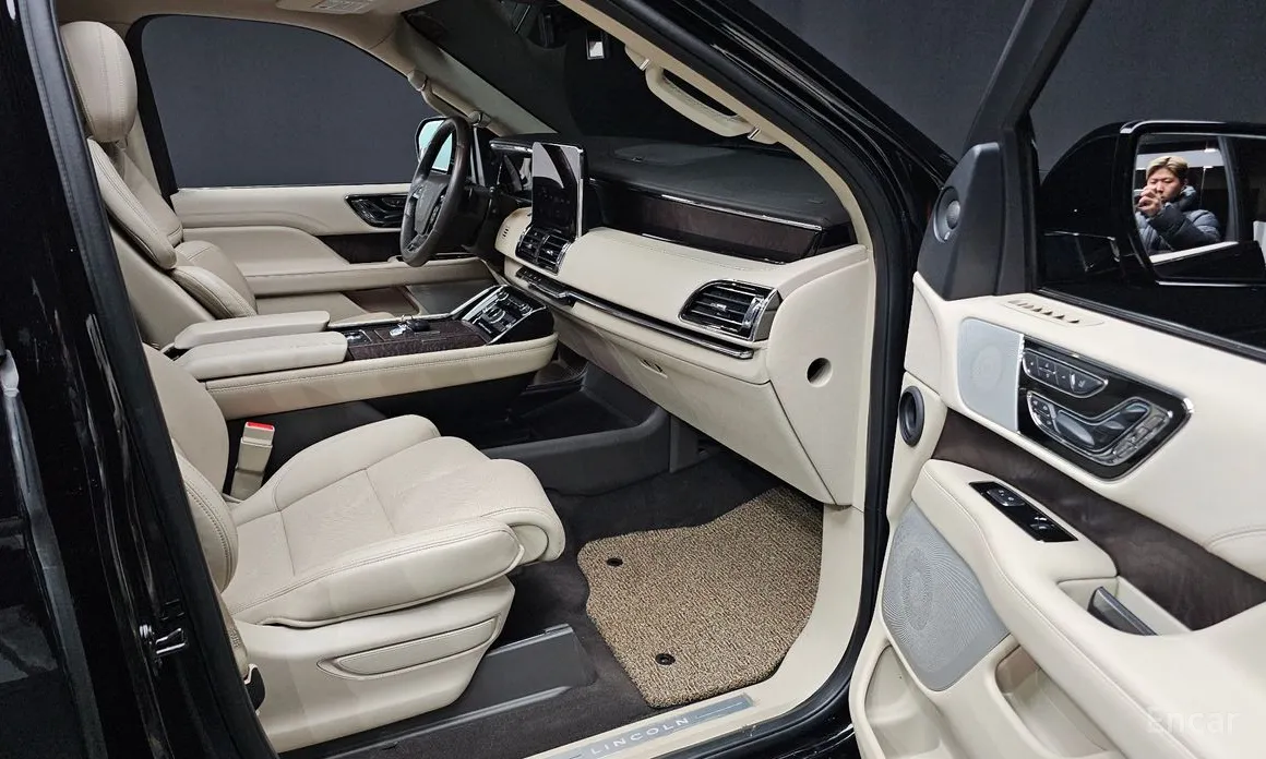 Фото 10 - Lincoln Navigator