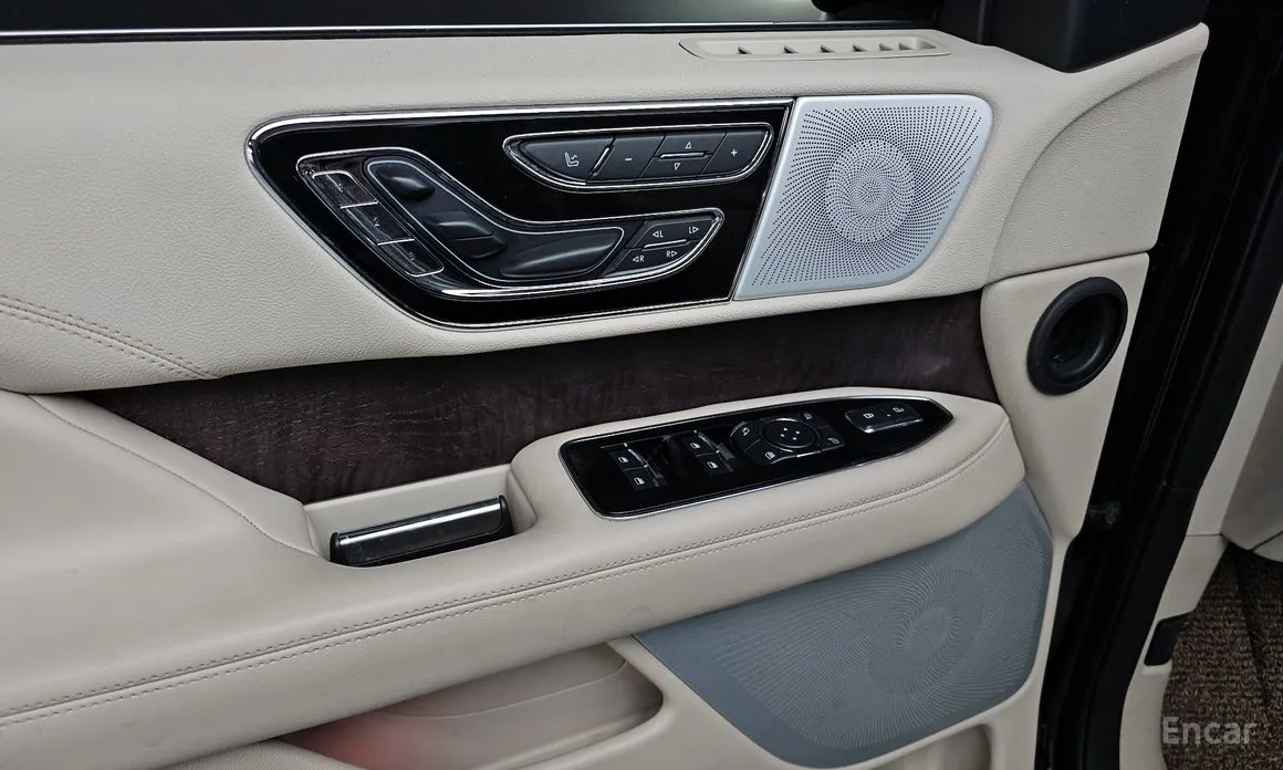 Фото 17 - Lincoln Navigator