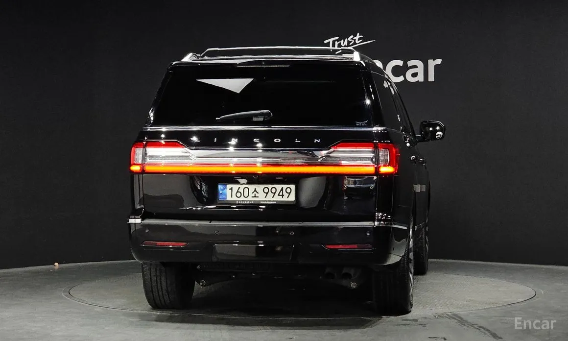 Фото 4 - Lincoln Navigator