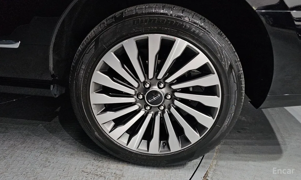 Фото 5 - Lincoln Navigator