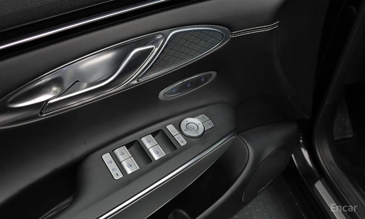 Фото 17 - Genesis GV70