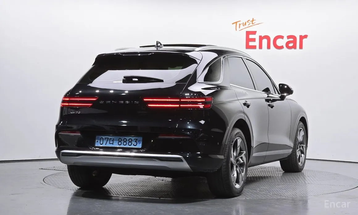 Фото 2 - Genesis GV70