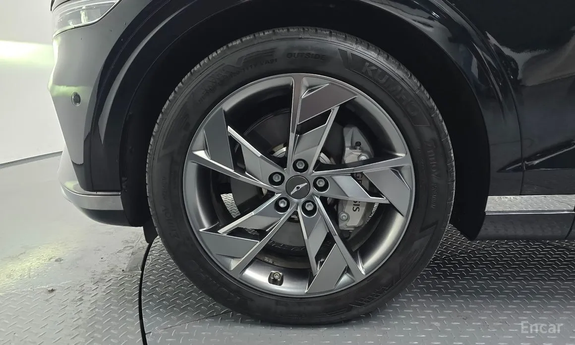 Фото 5 - Genesis GV70