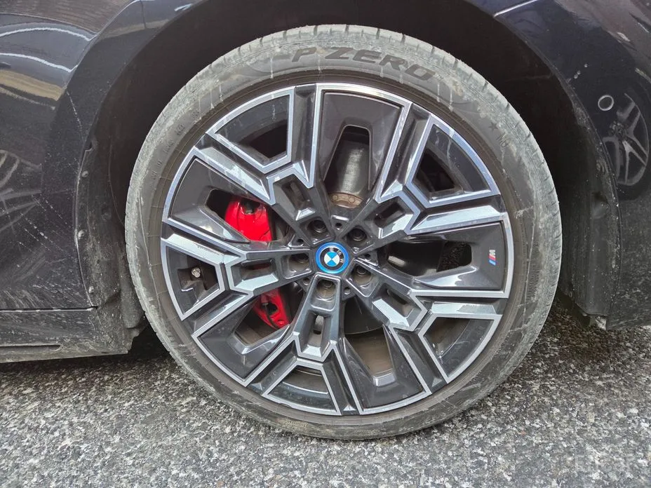 Фото 18 - BMW i5