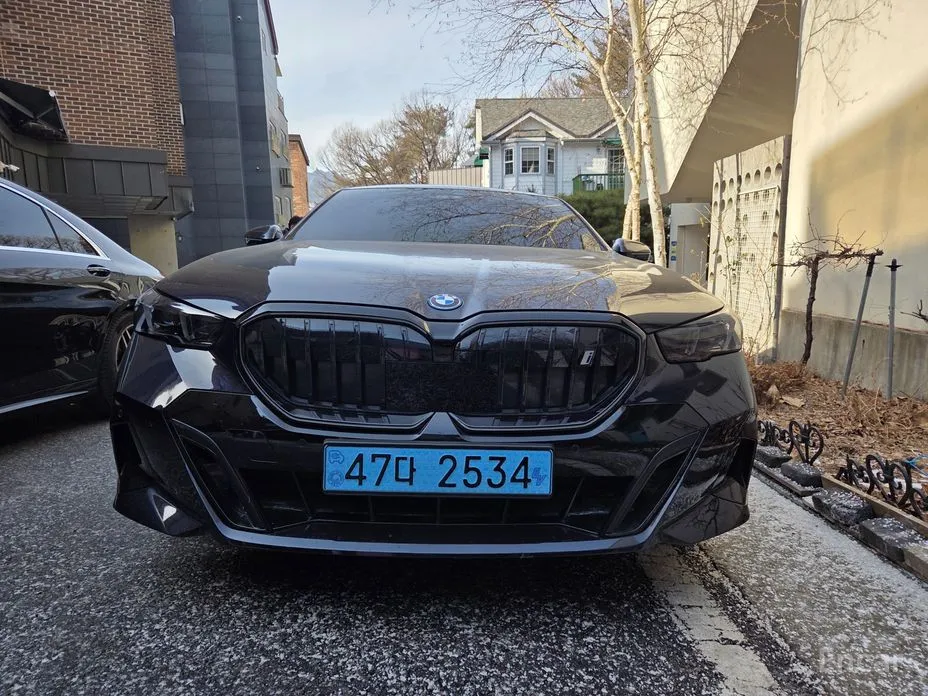 Фото 2 - BMW i5