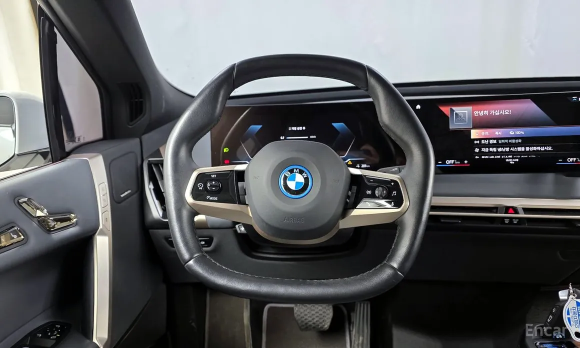 Фото 13 - BMW iX