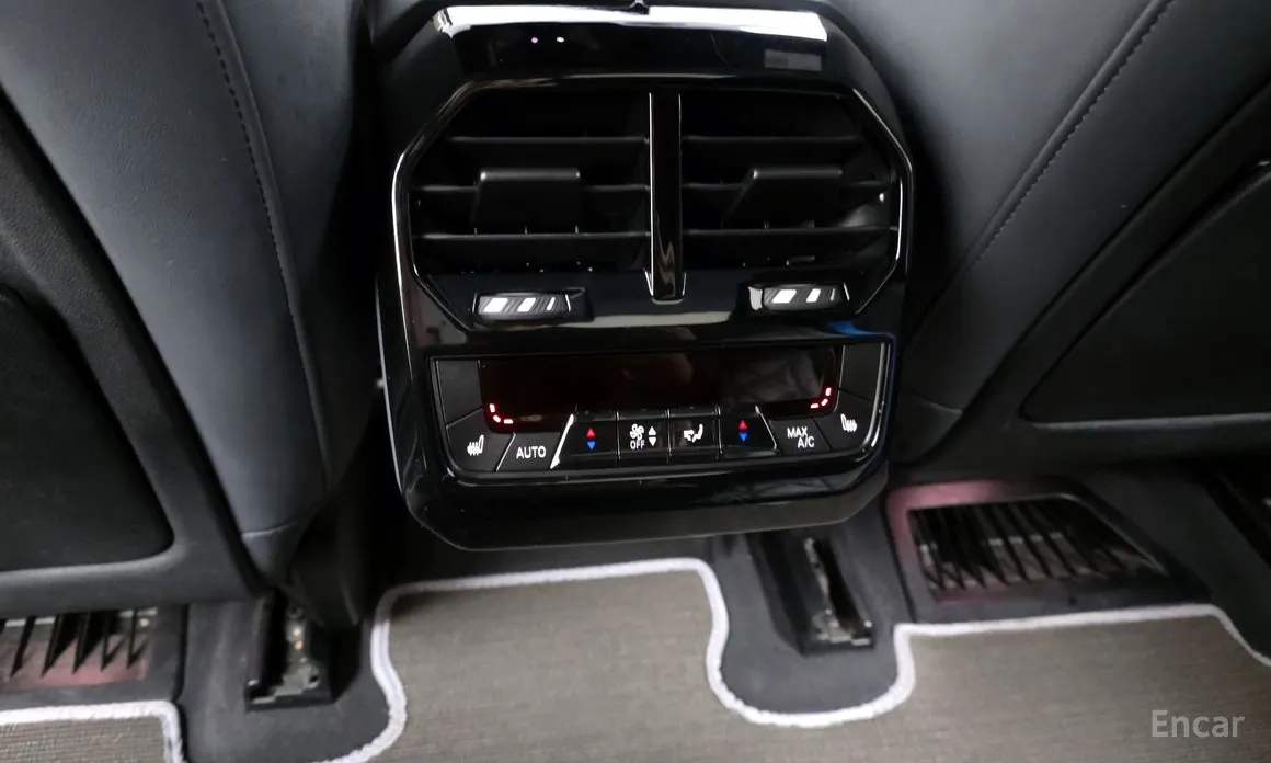 Фото 18 - BMW iX