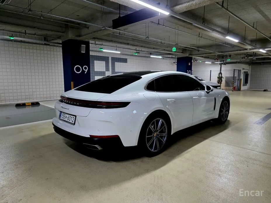 Фото 2 - Porsche Panamera