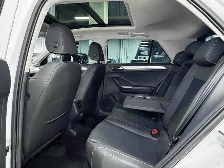 Фото 9 - Volkswagen T-Roc