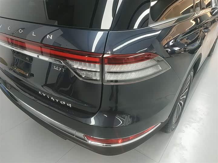 Фото 8 - Lincoln Aviator