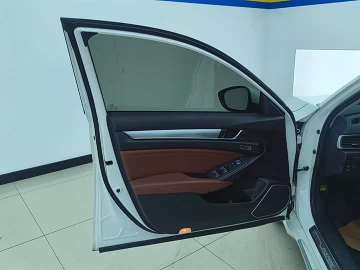 Фото 7 - Honda Inspire