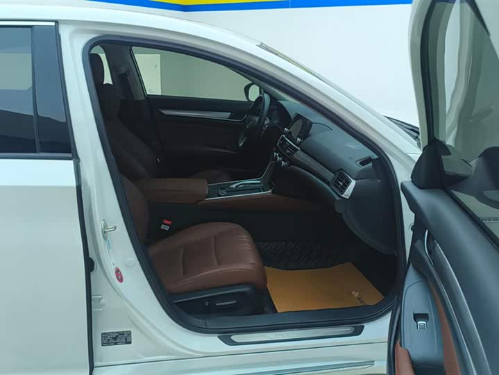 Фото 8 - Honda Inspire