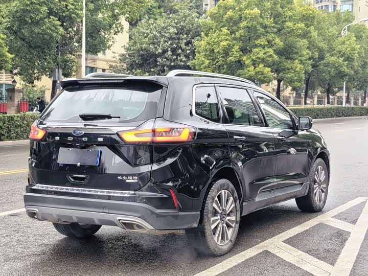 Фото 4 - Ford Edge