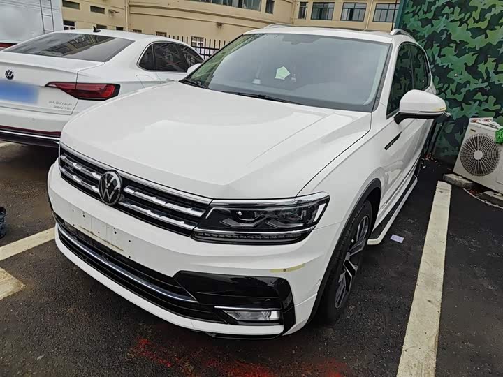 Фото 2 - Volkswagen Tiguan L Pro