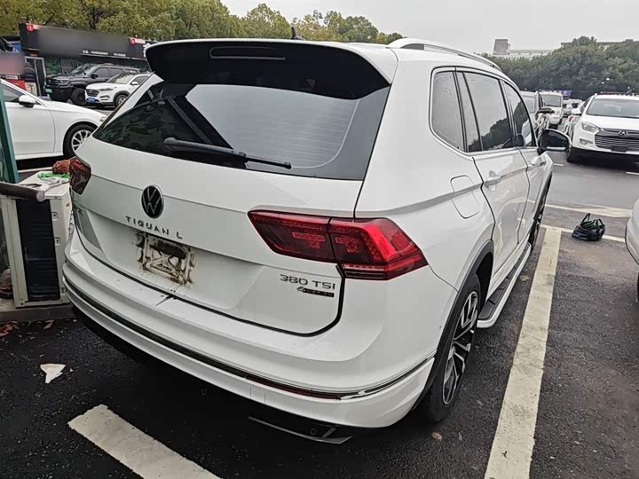 Фото 7 - Volkswagen Tiguan L Pro