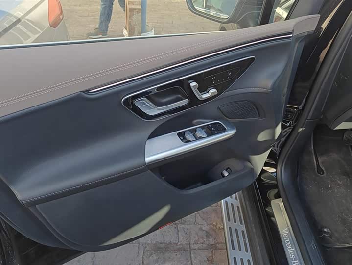 Фото 7 - Mercedes-Benz EQE SUV