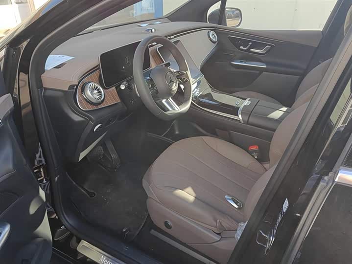 Фото 9 - Mercedes-Benz EQE SUV