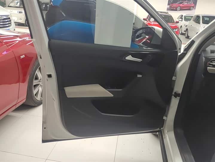 Фото 7 - Volkswagen Tharu