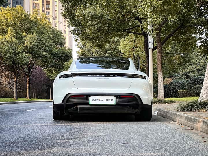 Фото 4 - Porsche Taycan