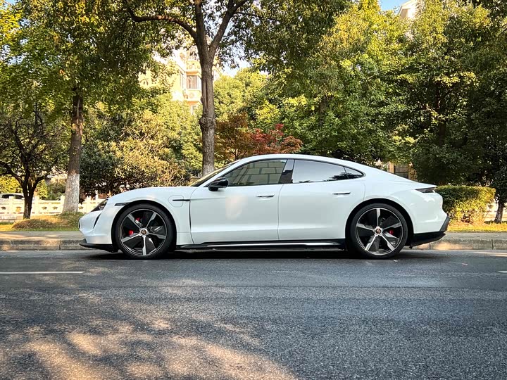 Фото 7 - Porsche Taycan