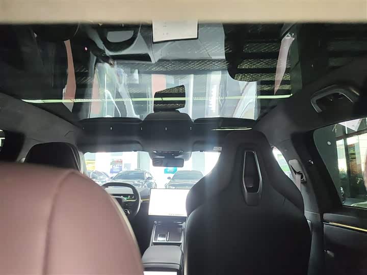 Фото 8 - XPeng P7