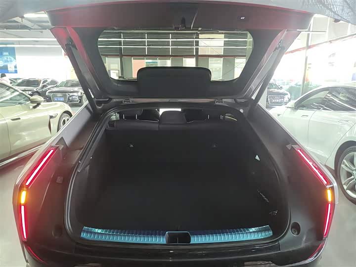 Фото 9 - XPeng P7