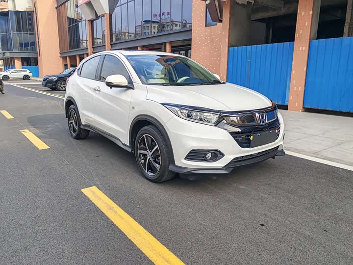 Фото 8 - Honda Vezel