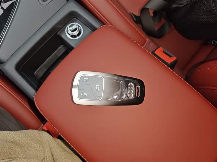 Фото 9 - Audi A4L