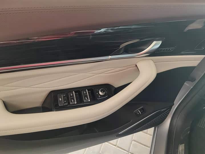 Фото 7 - Geely Monjaro